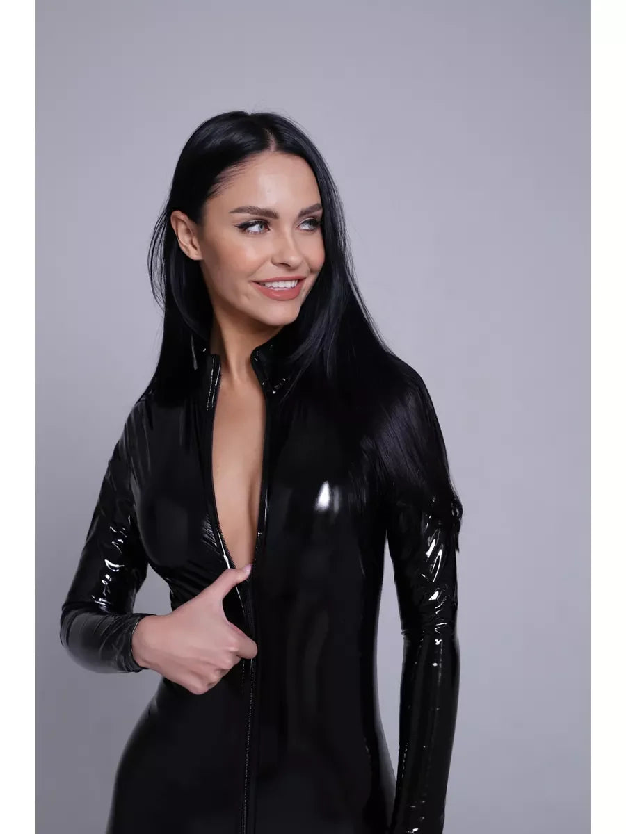 Tess's Body z lakierowanej skóry