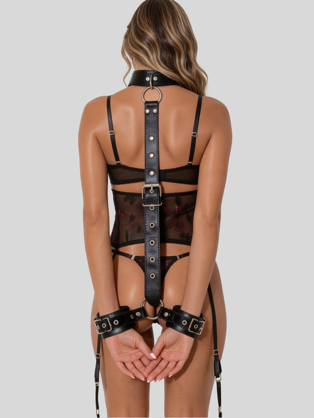 Catherines Harness choker