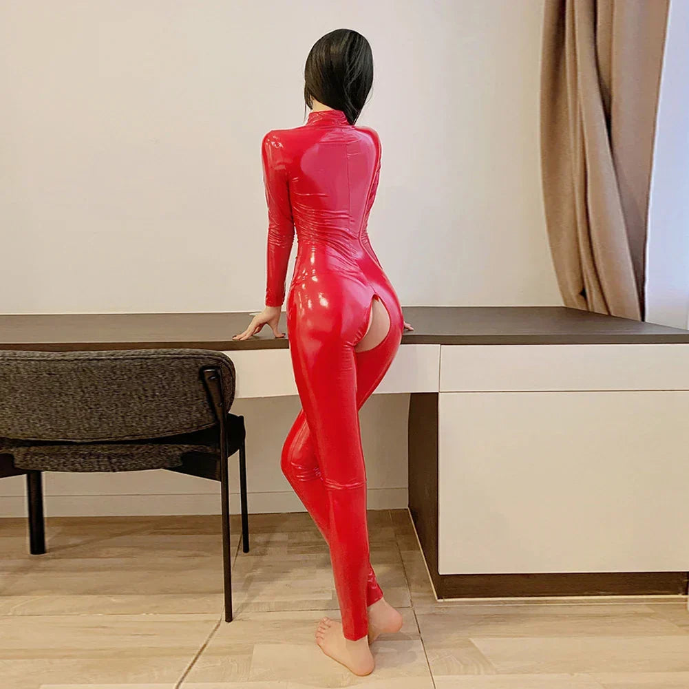 Shiny's Body z lakierowanej skóry